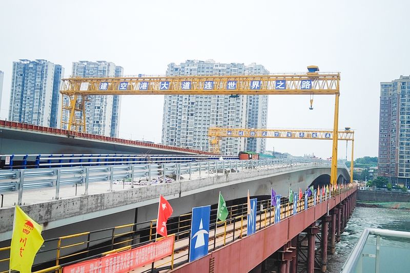 重磅!河南ag九游会j9集团72米大跨度起重机助力简州大桥建设