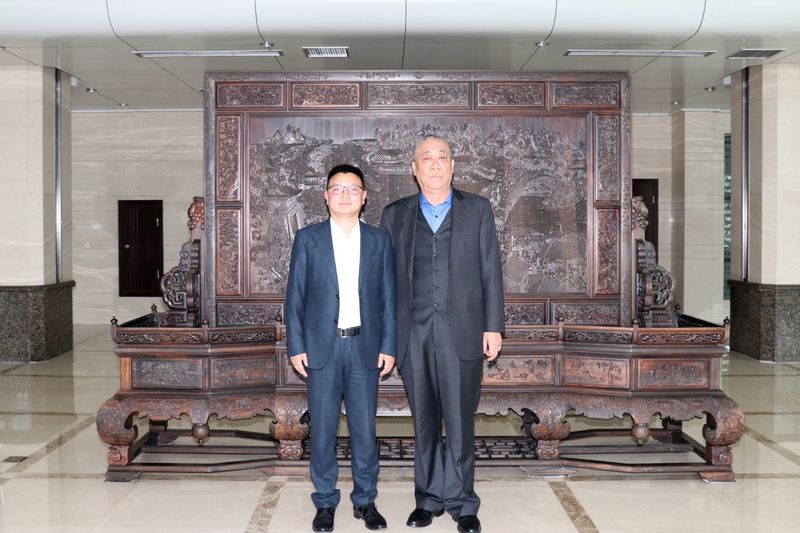 携手共赢!河南ag九游会j9集团党委书记崔培军与德胜集团董事长周平进行洽谈