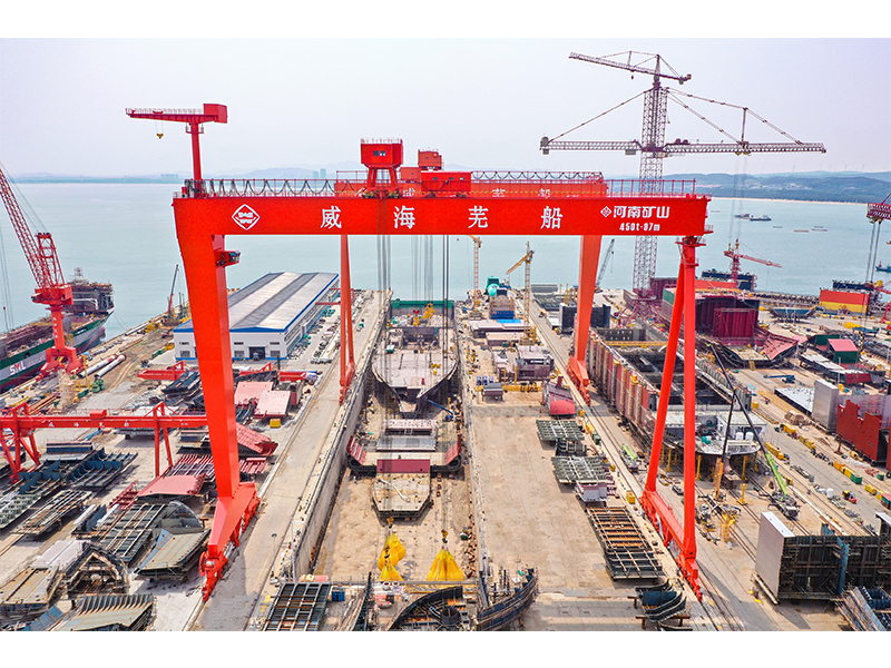 空中“钢铁侠”|“矿源”智造450t超大跨度造船门机
