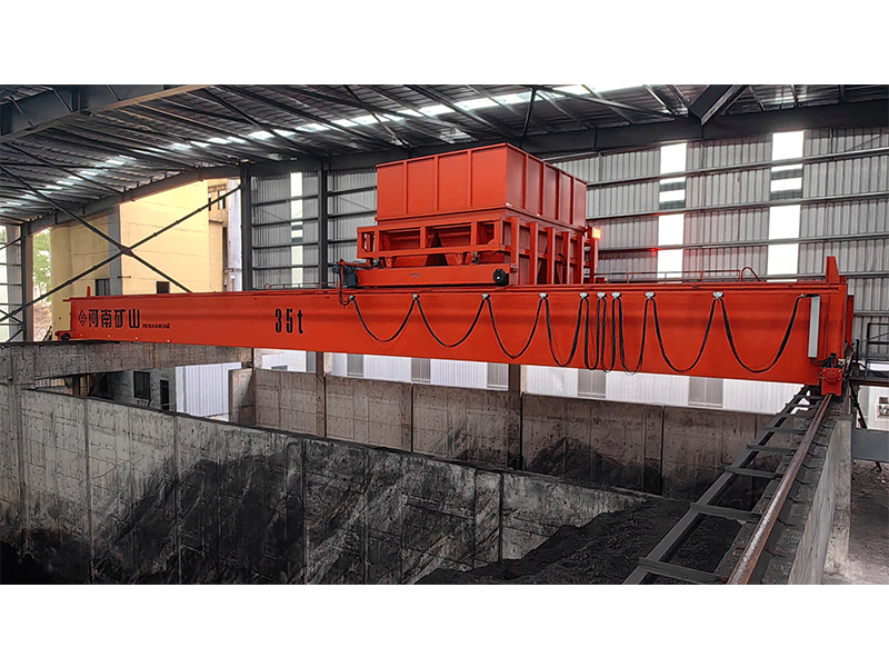 “矿源”智造,超级引擎|自动布料起重机